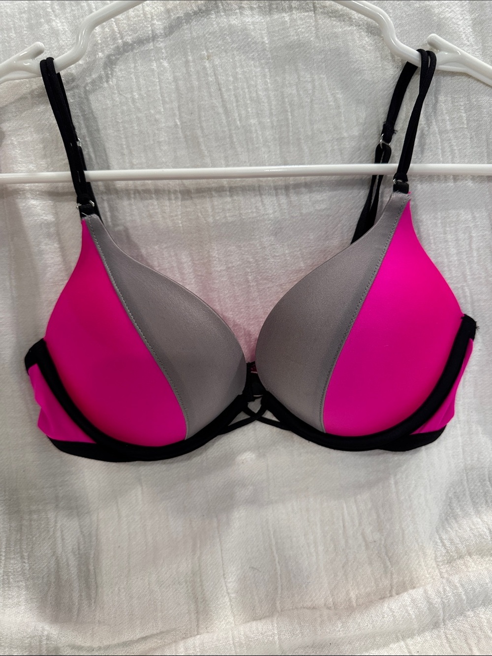 Victoria’s Secret Bombshell bra size 32A